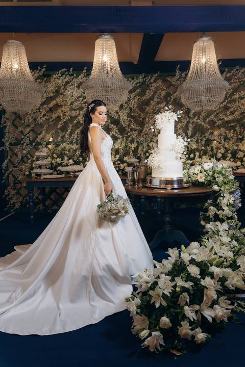 casamento Andressa e Lucas na Capela Santa Tereza D'ávila e recepção do casamento no Gracejos Recepções em João Pessoa, noivos emocionados, Daniel Araujo Fotografia, retrato de noivos, valsa de casamento, festa de casamento'