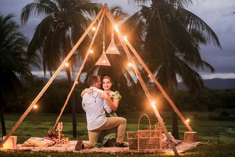 noivo e noivo no cenario de fotografia na pre wedding'