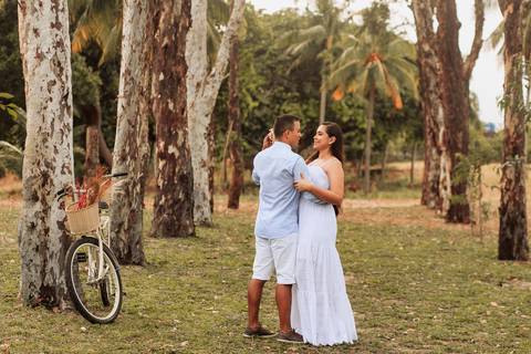 noiva e noivo dançando na fazenda terra do sol em ensaio pre wedding'