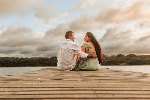 noivos namorando na ponte na fazenda terra do sol'