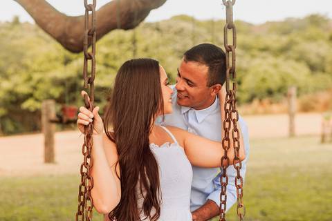 noivo e  noiva na fazenda terra do sol'