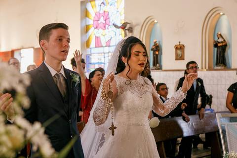 noiva com bastante no dia do seu casamento'