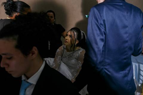 noiva assustada com tanta alegria'