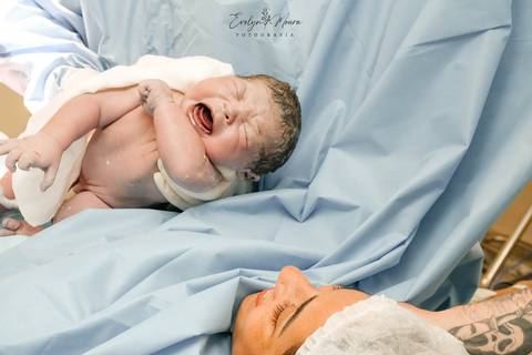 Fotografia de Parto - Newborn - Evelyn Moura Fotografia em Niterói, Rio de Janeiro - ensaio infantil - newborn de recém nascido - partos - parto em niteroi - registro de parto - maternidade são francisco'