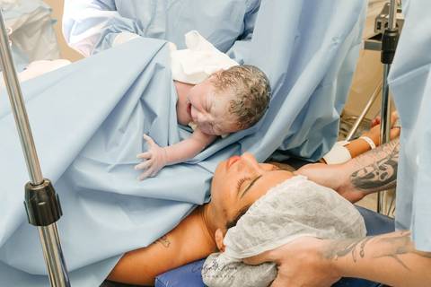 Fotografia de Parto - Newborn - Evelyn Moura Fotografia em Niterói, Rio de Janeiro - ensaio infantil - newborn de recém nascido - partos - parto em niteroi - registro de parto - maternidade são francisco'