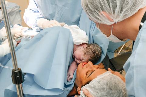 Fotografia de Parto - Newborn - Evelyn Moura Fotografia em Niterói, Rio de Janeiro - ensaio infantil - newborn de recém nascido - partos - parto em niteroi - registro de parto - maternidade são francisco'