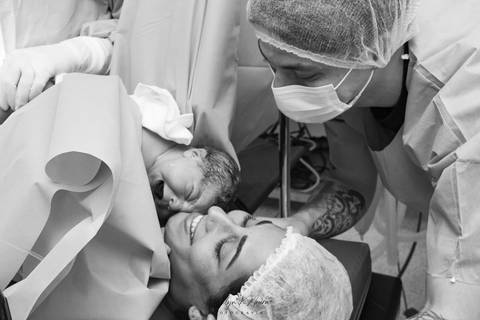 Fotografia de Parto - Newborn - Evelyn Moura Fotografia em Niterói, Rio de Janeiro - ensaio infantil - newborn de recém nascido - partos - parto em niteroi - registro de parto - maternidade são francisco'