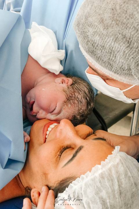 Fotografia de Parto - Newborn - Evelyn Moura Fotografia em Niterói, Rio de Janeiro - ensaio infantil - newborn de recém nascido - partos - parto em niteroi - registro de parto - maternidade são francisco'
