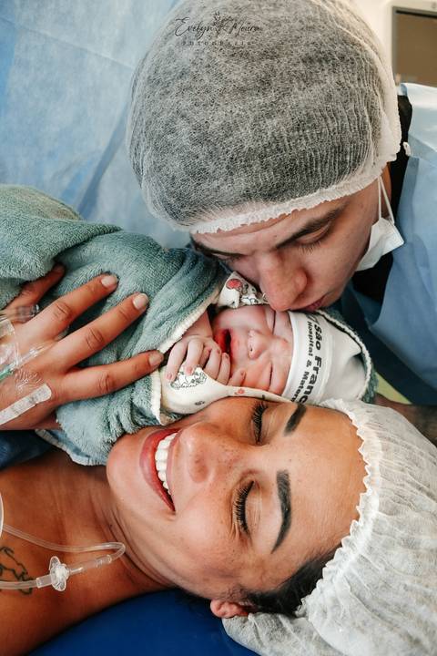 Fotografia de Parto - Newborn - Evelyn Moura Fotografia em Niterói, Rio de Janeiro - ensaio infantil - newborn de recém nascido - partos - parto em niteroi - registro de parto - maternidade são francisco'