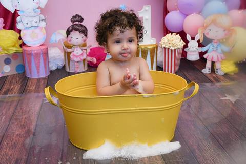 Ensaio de Acompanhamento de bebê. Evelyn Moura Fotografia. Fotógrafa em Niterói, Rio de Janeiro. Newborn. Festa infantil - Smash the cake - Smash the fruit - bebê - ensaio de 1 ano - viral - circo rosa - festa de aniversário'