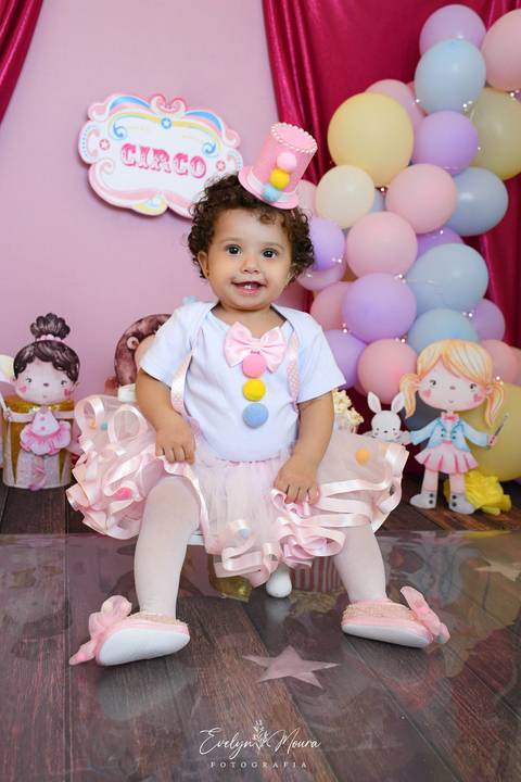 Ensaio de Acompanhamento de bebê. Evelyn Moura Fotografia. Fotógrafa em Niterói, Rio de Janeiro. Newborn. Festa infantil - Smash the cake - Smash the fruit - bebê - ensaio de 1 ano - viral - circo rosa - festa de aniversário'
