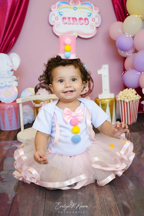 Ensaio de Acompanhamento de bebê. Evelyn Moura Fotografia. Fotógrafa em Niterói, Rio de Janeiro. Newborn. Festa infantil - Smash the cake - Smash the fruit - bebê - ensaio de 1 ano - viral - circo rosa - festa de aniversário'