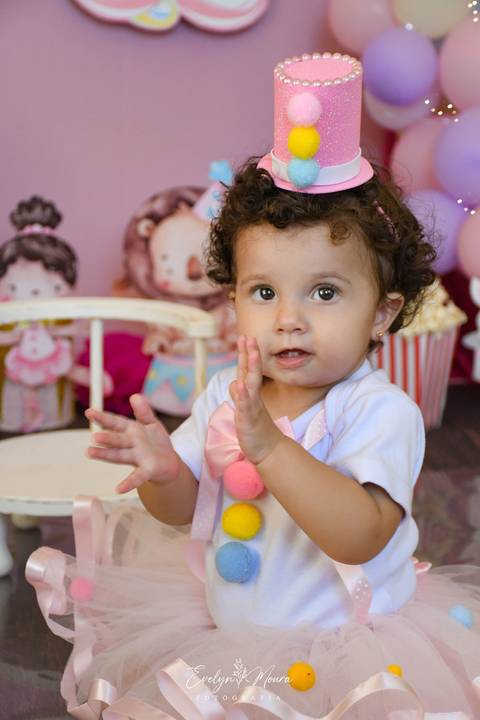 Ensaio de Acompanhamento de bebê. Evelyn Moura Fotografia. Fotógrafa em Niterói, Rio de Janeiro. Newborn. Festa infantil - Smash the cake - Smash the fruit - bebê - ensaio de 1 ano - viral - circo rosa - festa de aniversário'