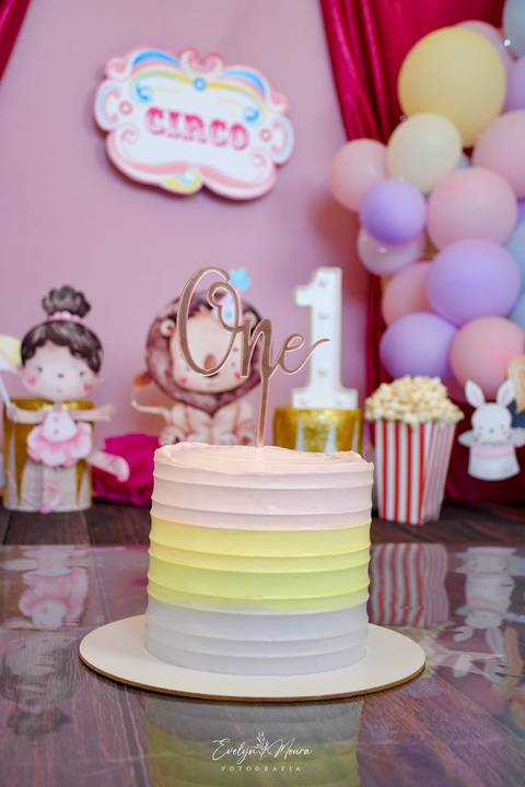 Ensaio de Acompanhamento de bebê. Evelyn Moura Fotografia. Fotógrafa em Niterói, Rio de Janeiro. Newborn. Festa infantil - Smash the cake - Smash the fruit - bebê - ensaio de 1 ano - viral - circo rosa - festa de aniversário'