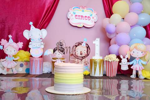 Ensaio de Acompanhamento de bebê. Evelyn Moura Fotografia. Fotógrafa em Niterói, Rio de Janeiro. Newborn. Festa infantil - Smash the cake - Smash the fruit - bebê - ensaio de 1 ano - viral - circo rosa - festa de aniversário'