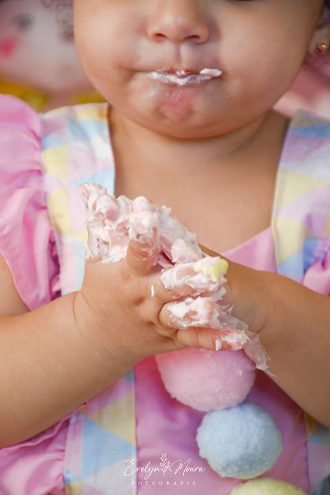 Ensaio de Acompanhamento de bebê. Evelyn Moura Fotografia. Fotógrafa em Niterói, Rio de Janeiro. Newborn. Festa infantil - Smash the cake - Smash the fruit - bebê - ensaio de 1 ano - viral - circo rosa - festa de aniversário'