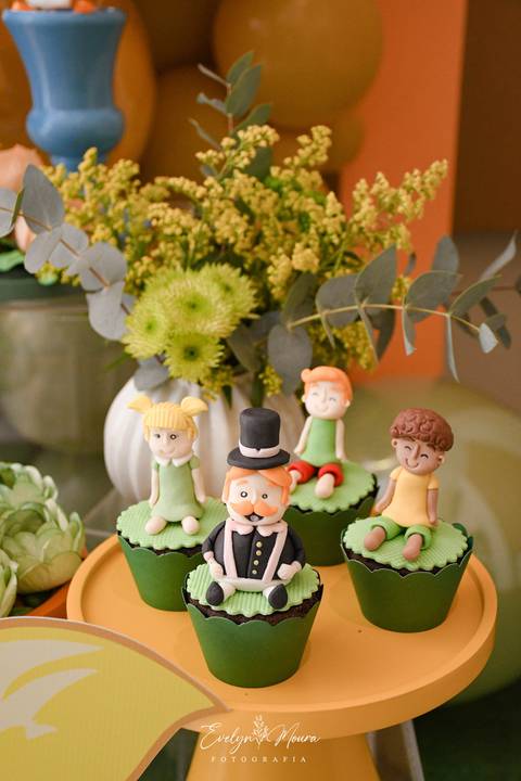 Festa Infantil - Evelyn Moura Fotografia - Fotografia em Niterói, Rio de Janeiro - casa de festa - decoração - decoração de festa - festa colorida- docinhos - bolo - criança - crianças - festa linda - mundo bita - bolo e guaraná - festa em niterói '