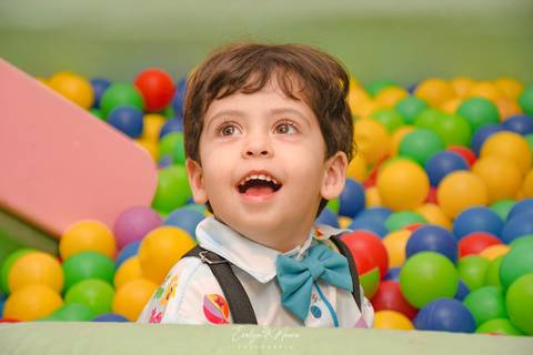 Festa Infantil - Evelyn Moura Fotografia - Fotografia em Niterói, Rio de Janeiro - casa de festa - decoração - decoração de festa - festa colorida- docinhos - bolo - criança - crianças - festa linda - mundo bita - bolo e guaraná - festa em niterói '