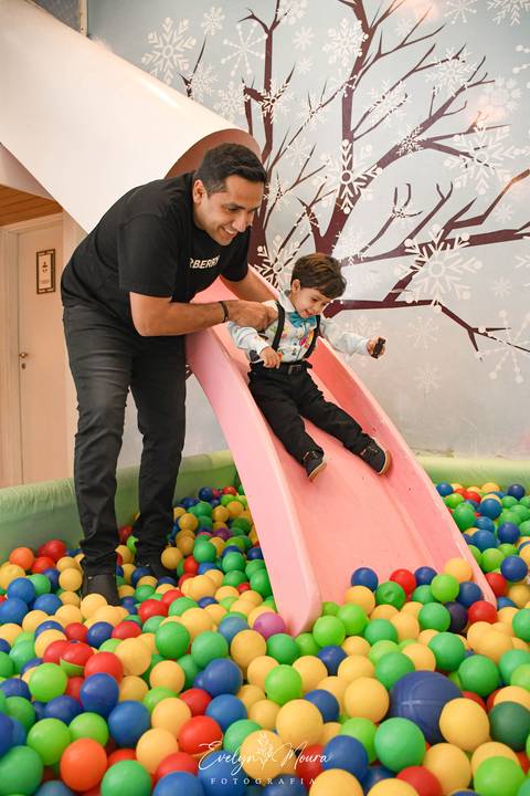 Festa Infantil - Evelyn Moura Fotografia - Fotografia em Niterói, Rio de Janeiro - casa de festa - decoração - decoração de festa - festa colorida- docinhos - bolo - criança - crianças - festa linda - mundo bita - bolo e guaraná - festa em niterói '