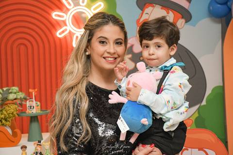 Festa Infantil - Evelyn Moura Fotografia - Fotografia em Niterói, Rio de Janeiro - casa de festa - decoração - decoração de festa - festa colorida- docinhos - bolo - criança - crianças - festa linda - mundo bita - bolo e guaraná - festa em niterói '