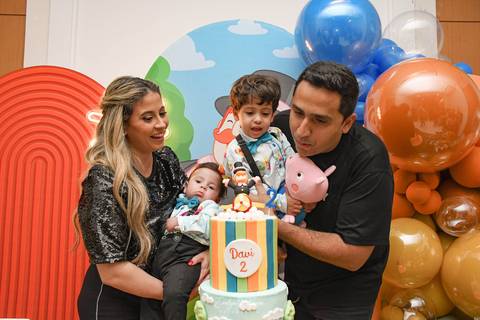 Festa Infantil - Evelyn Moura Fotografia - Fotografia em Niterói, Rio de Janeiro - casa de festa - decoração - decoração de festa - festa colorida- docinhos - bolo - criança - crianças - festa linda - mundo bita - bolo e guaraná - festa em niterói '