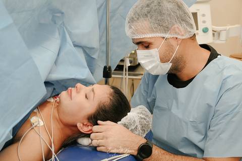 Fotografia de Parto - Newborn - Evelyn Moura Fotografia em Niterói, Rio de Janeiro - ensaio infantil - newborn de recém nascido - partos - parto em niteroi - registro de parto - maternidade são francisco - doce nascer - parto humanizado'