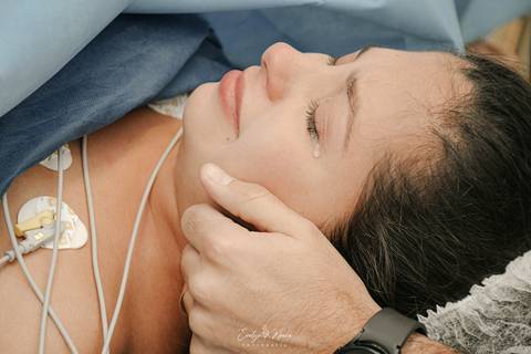 Fotografia de Parto - Newborn - Evelyn Moura Fotografia em Niterói, Rio de Janeiro - ensaio infantil - newborn de recém nascido - partos - parto em niteroi - registro de parto - maternidade são francisco - doce nascer - parto humanizado'