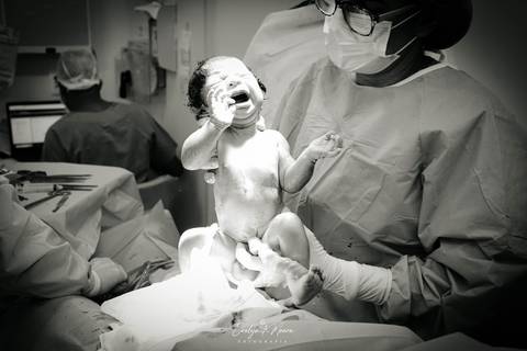 Fotografia de Parto - Newborn - Evelyn Moura Fotografia em Niterói, Rio de Janeiro - ensaio infantil - newborn de recém nascido - partos - parto em niteroi - registro de parto - maternidade são francisco - doce nascer - parto humanizado'