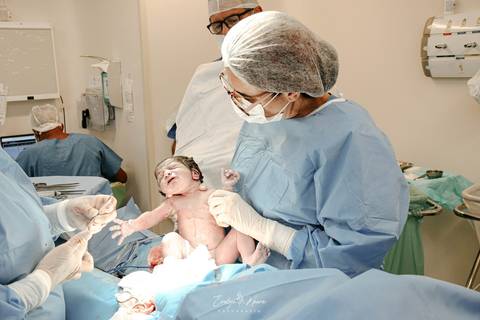 Fotografia de Parto - Newborn - Evelyn Moura Fotografia em Niterói, Rio de Janeiro - ensaio infantil - newborn de recém nascido - partos - parto em niteroi - registro de parto - maternidade são francisco - doce nascer - parto humanizado'
