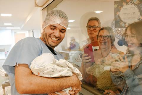 Fotografia de Parto - Newborn - Evelyn Moura Fotografia em Niterói, Rio de Janeiro - ensaio infantil - newborn de recém nascido - partos - parto em niteroi - registro de parto - maternidade são francisco - doce nascer - parto humanizado'