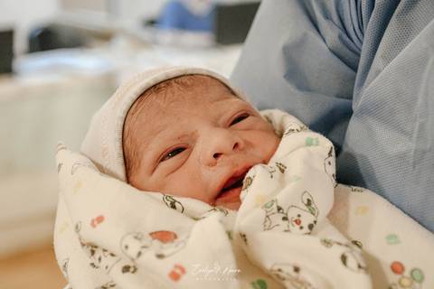 Fotografia de Parto - Newborn - Evelyn Moura Fotografia em Niterói, Rio de Janeiro - ensaio infantil - newborn de recém nascido - partos - parto em niteroi - registro de parto - maternidade são francisco - doce nascer - parto humanizado'