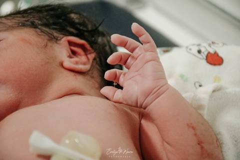 Fotografia de Parto - Newborn - Evelyn Moura Fotografia em Niterói, Rio de Janeiro - ensaio infantil - newborn de recém nascido - partos - parto em niteroi - registro de parto - maternidade são francisco - doce nascer - parto humanizado'