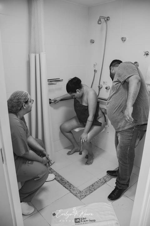 Fotografia de Parto - Newborn - Evelyn Moura Fotografia em Niterói, Rio de Janeiro - ensaio infantil - newborn de recém nascido - partos - parto em niteroi - registro de parto - maternidade são francisco - doce nascer - parto humanizado - parto normal'