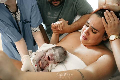 Fotografia de Parto - Newborn - Evelyn Moura Fotografia em Niterói, Rio de Janeiro - ensaio infantil - newborn de recém nascido - partos - parto em niteroi - registro de parto - maternidade são francisco - doce nascer - parto humanizado - parto normal'