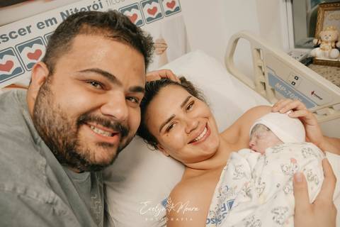 Fotografia de Parto - Newborn - Evelyn Moura Fotografia em Niterói, Rio de Janeiro - ensaio infantil - newborn de recém nascido - partos - parto em niteroi - registro de parto - maternidade são francisco - doce nascer - parto humanizado - parto normal'