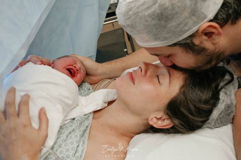 Fotografia de Parto - Newborn - Evelyn Moura Fotografia em Niterói, Rio de Janeiro - ensaio infantil - newborn de recém nascido - partos - parto em niteroi - registro de parto - maternidade são francisco - doce nascer - parto humanizado - parto normal '