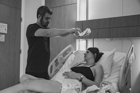 Fotografia de Parto - Newborn - Evelyn Moura Fotografia em Niterói, Rio de Janeiro - ensaio infantil - newborn de recém nascido - partos - parto em niteroi - registro de parto - maternidade são francisco - doce nascer - parto humanizado - parto normal '