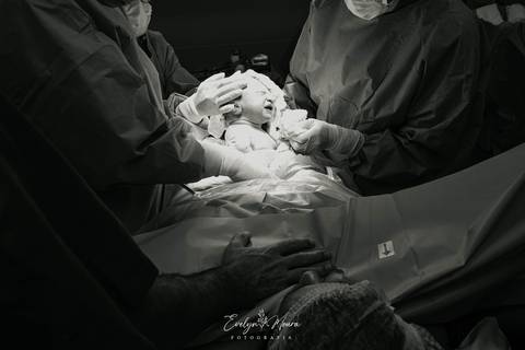 Fotografia de Parto - Newborn - Evelyn Moura Fotografia em Niterói, Rio de Janeiro - ensaio infantil - newborn de recém nascido - partos - parto em niteroi - registro de parto - maternidade são francisco - doce nascer - parto humanizado - parto normal '