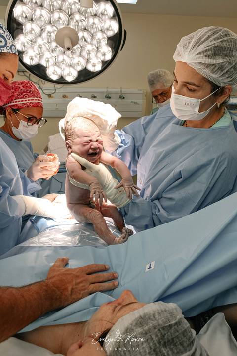 Fotografia de Parto - Newborn - Evelyn Moura Fotografia em Niterói, Rio de Janeiro - ensaio infantil - newborn de recém nascido - partos - parto em niteroi - registro de parto - maternidade são francisco - doce nascer - parto humanizado - parto normal '