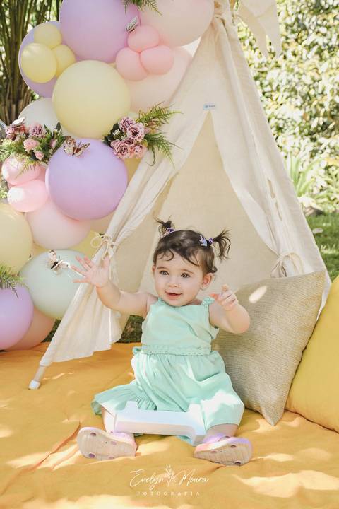 Ensaio de Acompanhamento de bebê. Evelyn Moura Fotografia. Fotógrafa em Niterói, Rio de Janeiro. Newborn. Festa infantil - Smash the cake - Smash the fruit - bebê - ensaio de 1 ano - viral - jardim encantado - festa de aniversário'