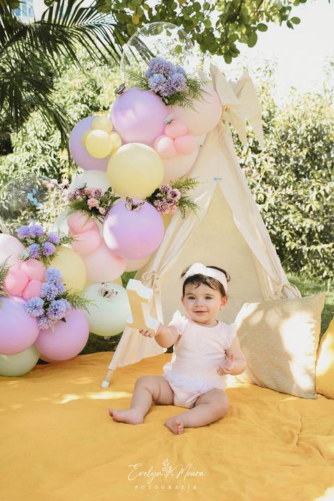 Ensaio de Acompanhamento de bebê. Evelyn Moura Fotografia. Fotógrafa em Niterói, Rio de Janeiro. Newborn. Festa infantil - Smash the cake - Smash the fruit - bebê - ensaio de 1 ano - viral - jardim encantado - festa de aniversário'