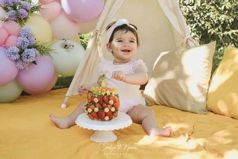 Ensaio de Acompanhamento de bebê. Evelyn Moura Fotografia. Fotógrafa em Niterói, Rio de Janeiro. Newborn. Festa infantil - Smash the cake - Smash the fruit - bebê - ensaio de 1 ano - viral - jardim encantado - festa de aniversário'