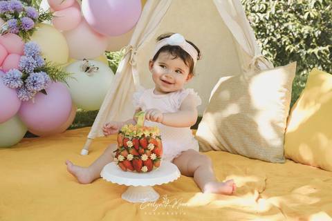 Ensaio de Acompanhamento de bebê. Evelyn Moura Fotografia. Fotógrafa em Niterói, Rio de Janeiro. Newborn. Festa infantil - Smash the cake - Smash the fruit - bebê - ensaio de 1 ano - viral - jardim encantado - festa de aniversário'