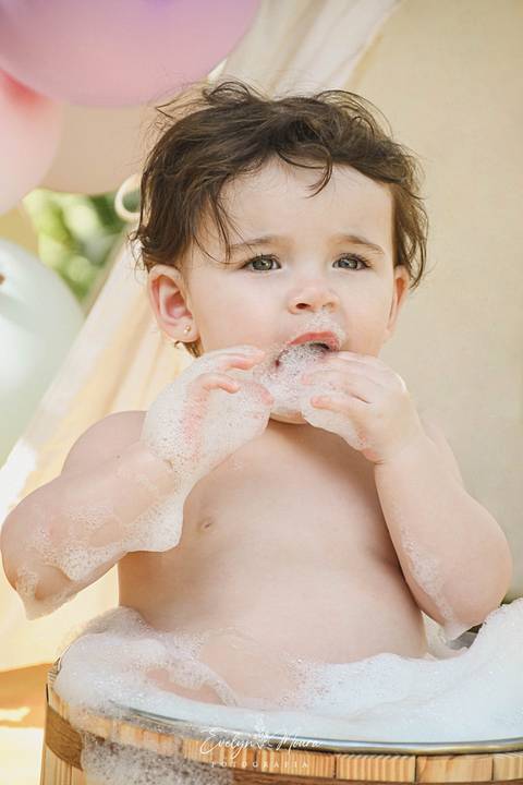 Ensaio de Acompanhamento de bebê. Evelyn Moura Fotografia. Fotógrafa em Niterói, Rio de Janeiro. Newborn. Festa infantil - Smash the cake - Smash the fruit - bebê - ensaio de 1 ano - viral - jardim encantado - festa de aniversário'