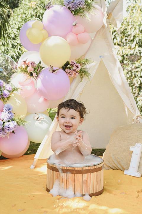 Ensaio de Acompanhamento de bebê. Evelyn Moura Fotografia. Fotógrafa em Niterói, Rio de Janeiro. Newborn. Festa infantil - Smash the cake - Smash the fruit - bebê - ensaio de 1 ano - viral - jardim encantado - festa de aniversário'