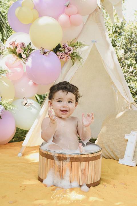 Ensaio de Acompanhamento de bebê. Evelyn Moura Fotografia. Fotógrafa em Niterói, Rio de Janeiro. Newborn. Festa infantil - Smash the cake - Smash the fruit - bebê - ensaio de 1 ano - viral - jardim encantado - festa de aniversário'