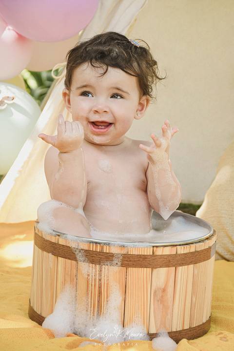 Ensaio de Acompanhamento de bebê. Evelyn Moura Fotografia. Fotógrafa em Niterói, Rio de Janeiro. Newborn. Festa infantil - Smash the cake - Smash the fruit - bebê - ensaio de 1 ano - viral - jardim encantado - festa de aniversário'