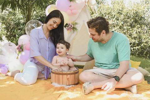 Ensaio de Acompanhamento de bebê. Evelyn Moura Fotografia. Fotógrafa em Niterói, Rio de Janeiro. Newborn. Festa infantil - Smash the cake - Smash the fruit - bebê - ensaio de 1 ano - viral - jardim encantado - festa de aniversário'