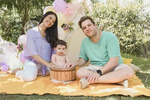 Ensaio de Acompanhamento de bebê. Evelyn Moura Fotografia. Fotógrafa em Niterói, Rio de Janeiro. Newborn. Festa infantil - Smash the cake - Smash the fruit - bebê - ensaio de 1 ano - viral - jardim encantado - festa de aniversário'