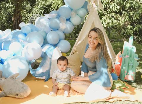 Ensaio de Acompanhamento de bebê. Evelyn Moura Fotografia. Fotógrafa em Niterói, Rio de Janeiro. Newborn. Festa infantil - Smash the cake - Smash the fruit - bebê - ensaio de 1 ano - viral - fundo do mar - festa de aniversário'